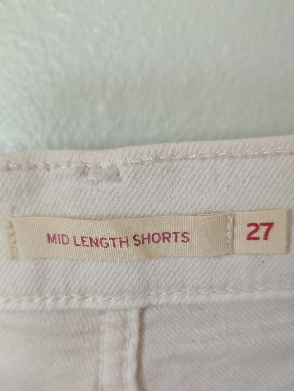 Levi's | Off White Cuffed 4" Denim Shorts Size 27 - Picture 7 of 10